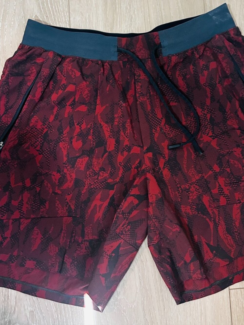 Lululemon Men's Athletic Shorts Red Black Camo Drawstring M